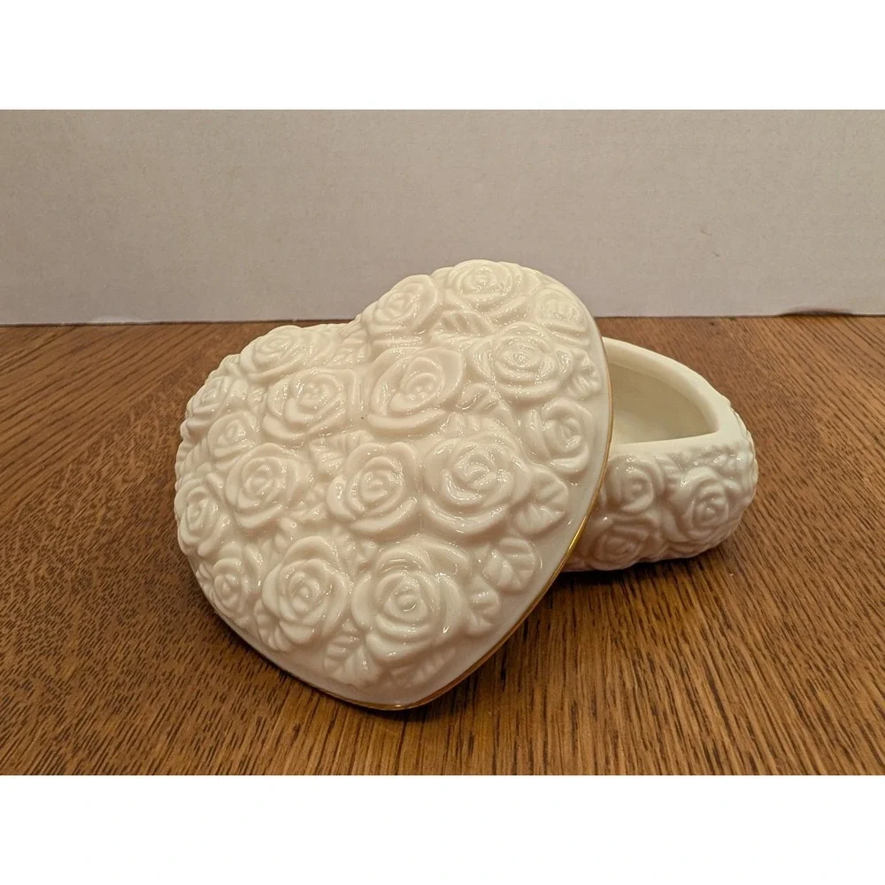 Lennox Heart Trinket Box Gold Trim Mother/Daughter/Bride/Shower